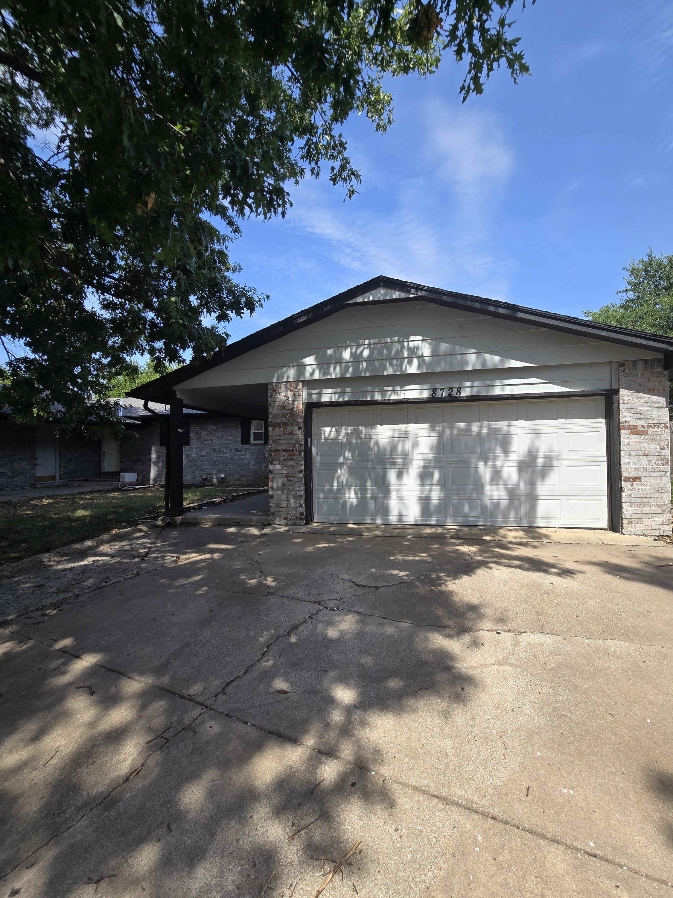 8728 East Arthur Circle