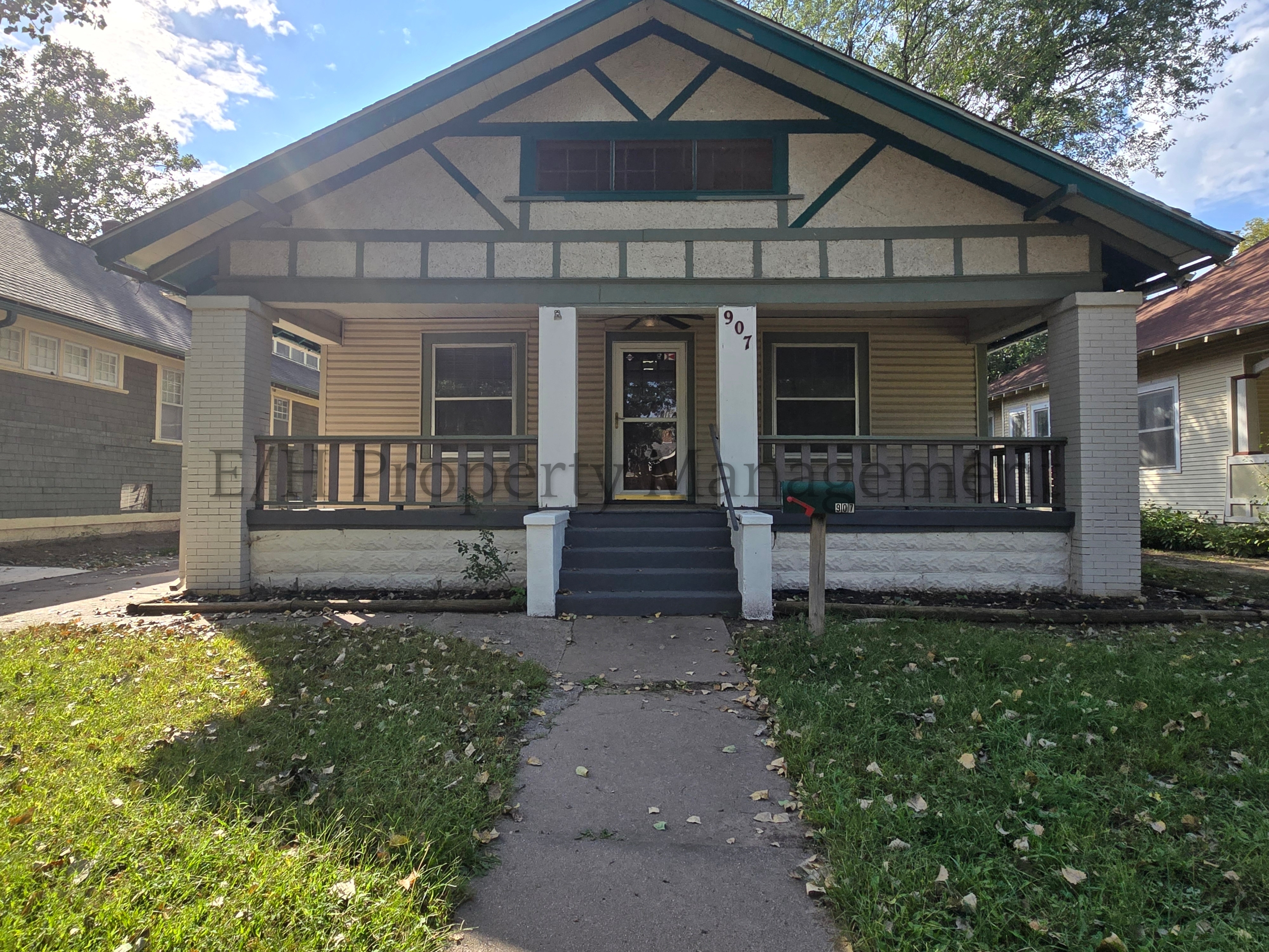 907 North Faulkner Street