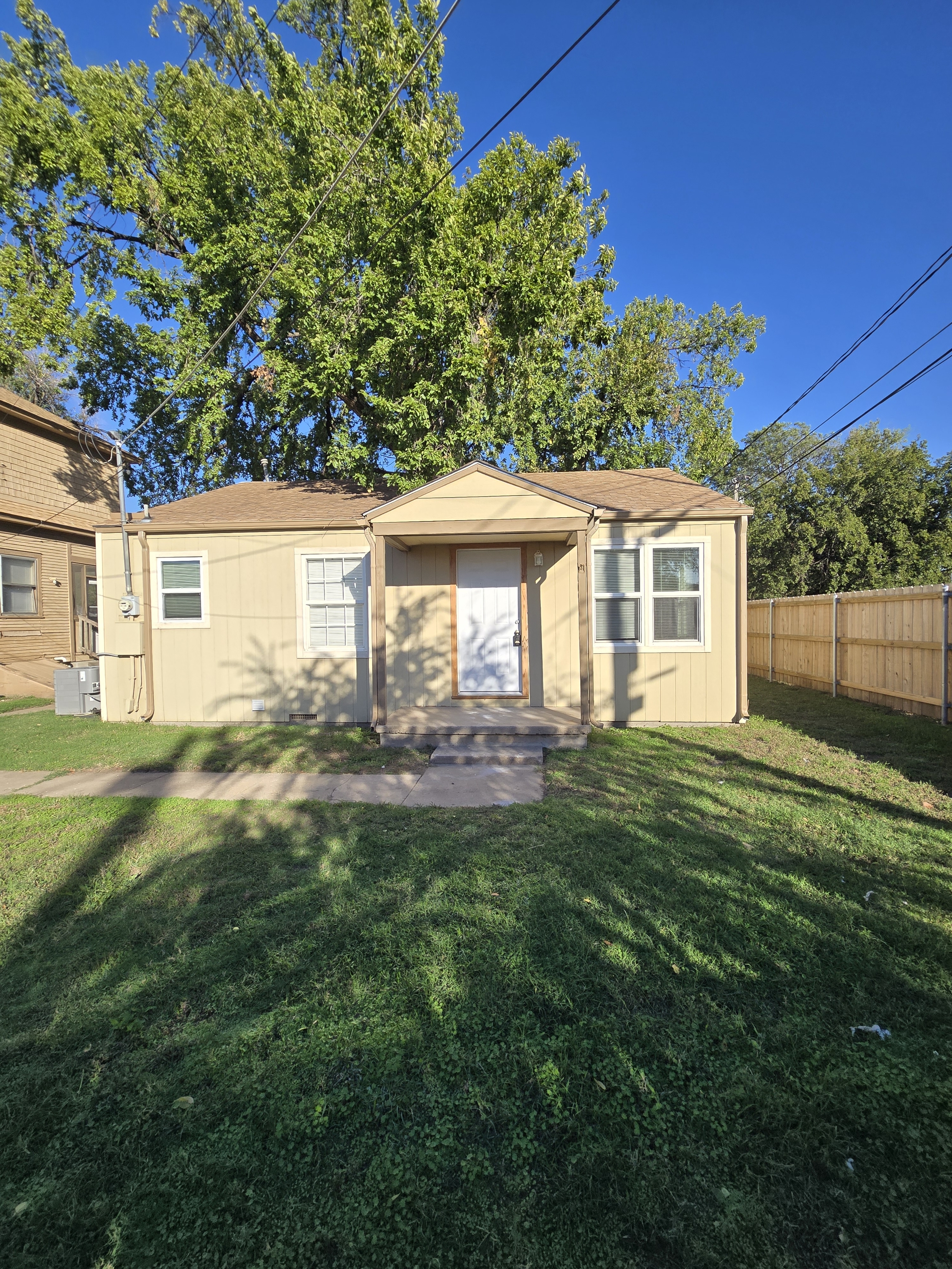 1009 West Maple Street - 1009
